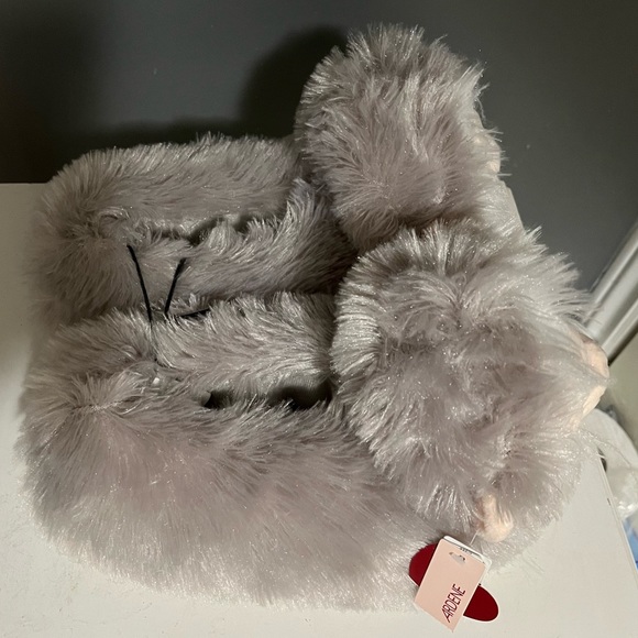 Monkey Plush Slippers - Picture 3 of 3